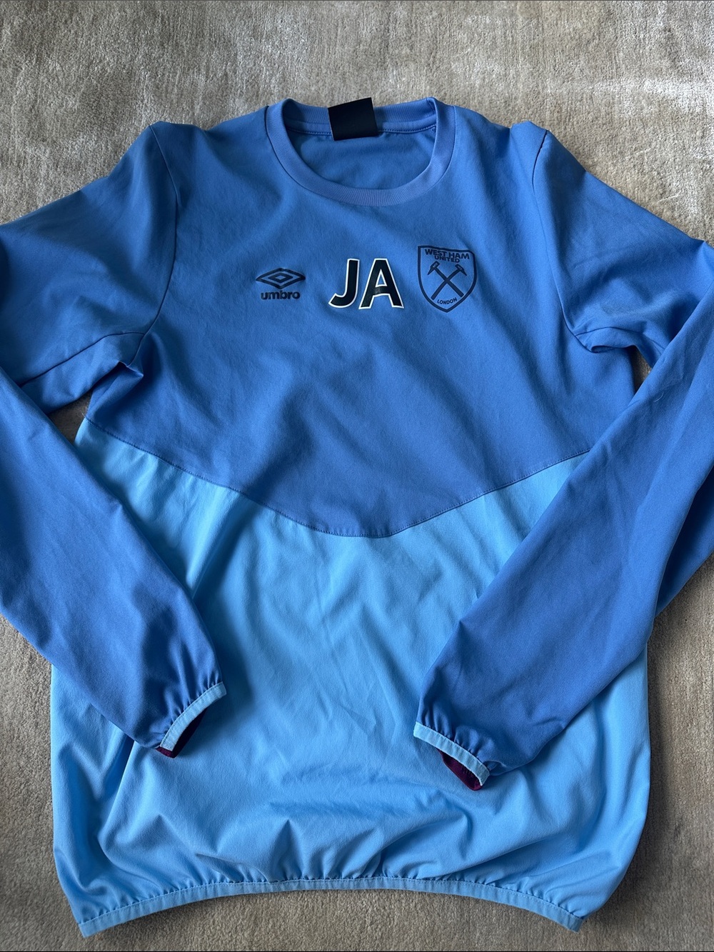 Umbro Light and Sky Blue Two-Tone Training Sweatshirt